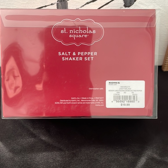 St Nicholas squareSalt and Pepper Shaker Set - Picture 3 of 5